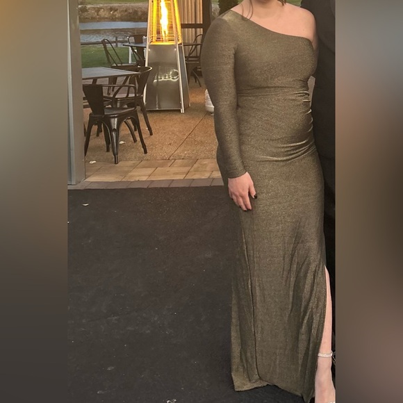 Lulu’s Precious Prize Gold Metallic One-Shoulder Long Sleeve Maxi Dress - Picture 8 of 8